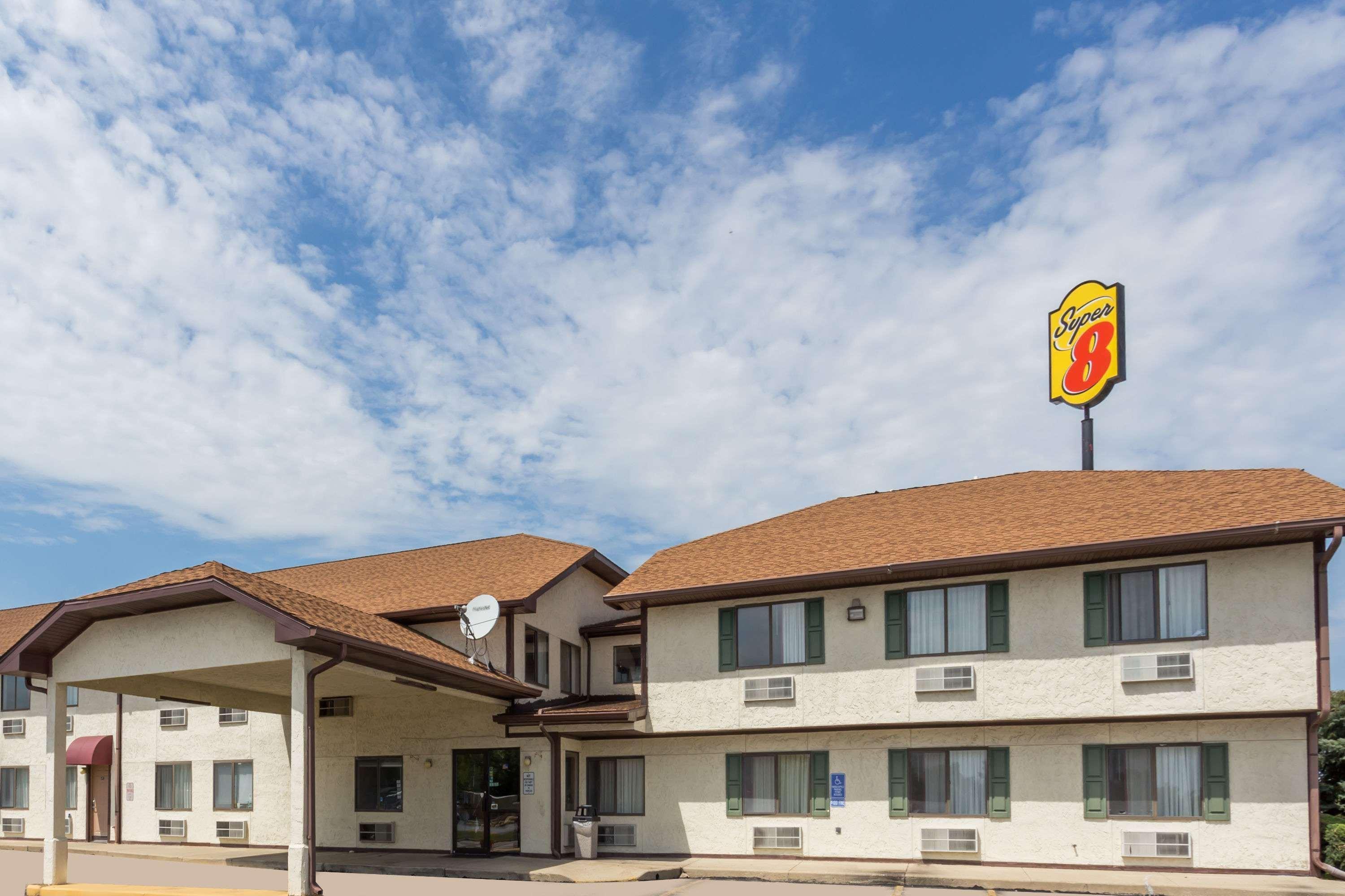 Super 8 By Wyndham Morris Hotel Eksteriør billede