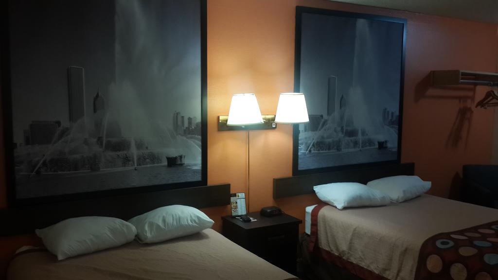 Super 8 By Wyndham Morris Hotel Eksteriør billede